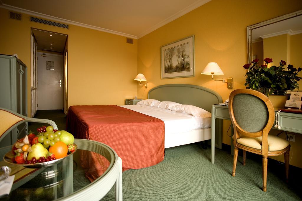 Vista Palace Hotel&Beach Resort - Monte Carlo View Roquebrune-Cap-Martin Værelse billede